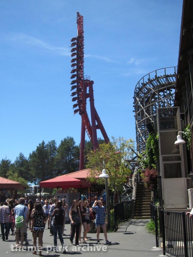 The Flash: Vertical Velocity at Six Flags Discovery Kingdom