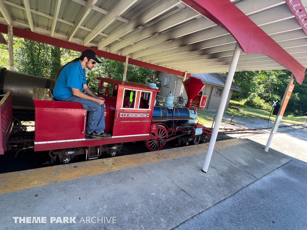 Train at Lakemont Park