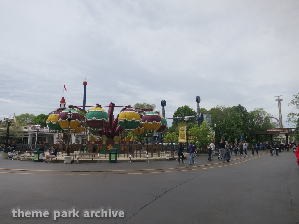 Big Easy Balloons at Six Flags Great America