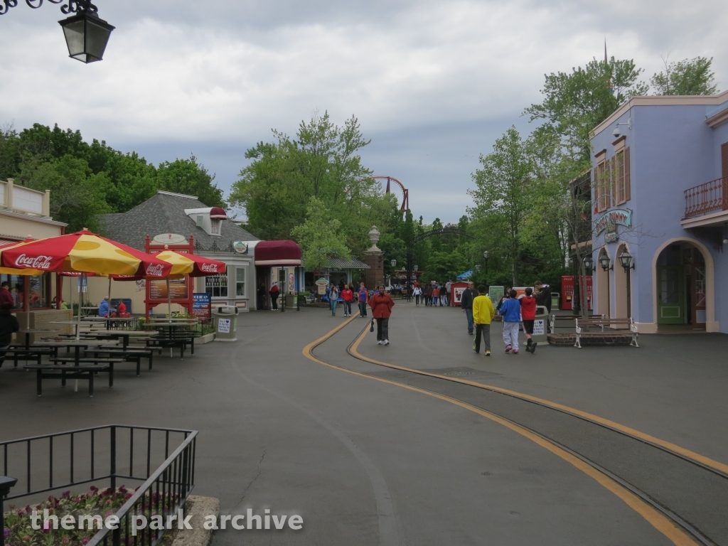 Orleans Place at Six Flags Great America