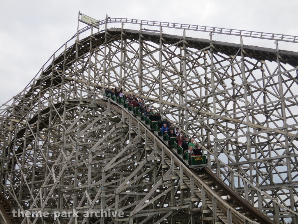 Viper at Six Flags Great America
