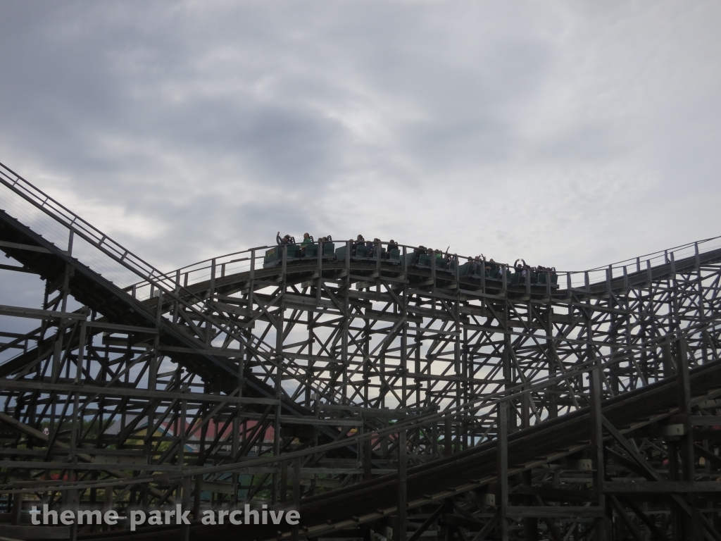 Viper at Six Flags Great America