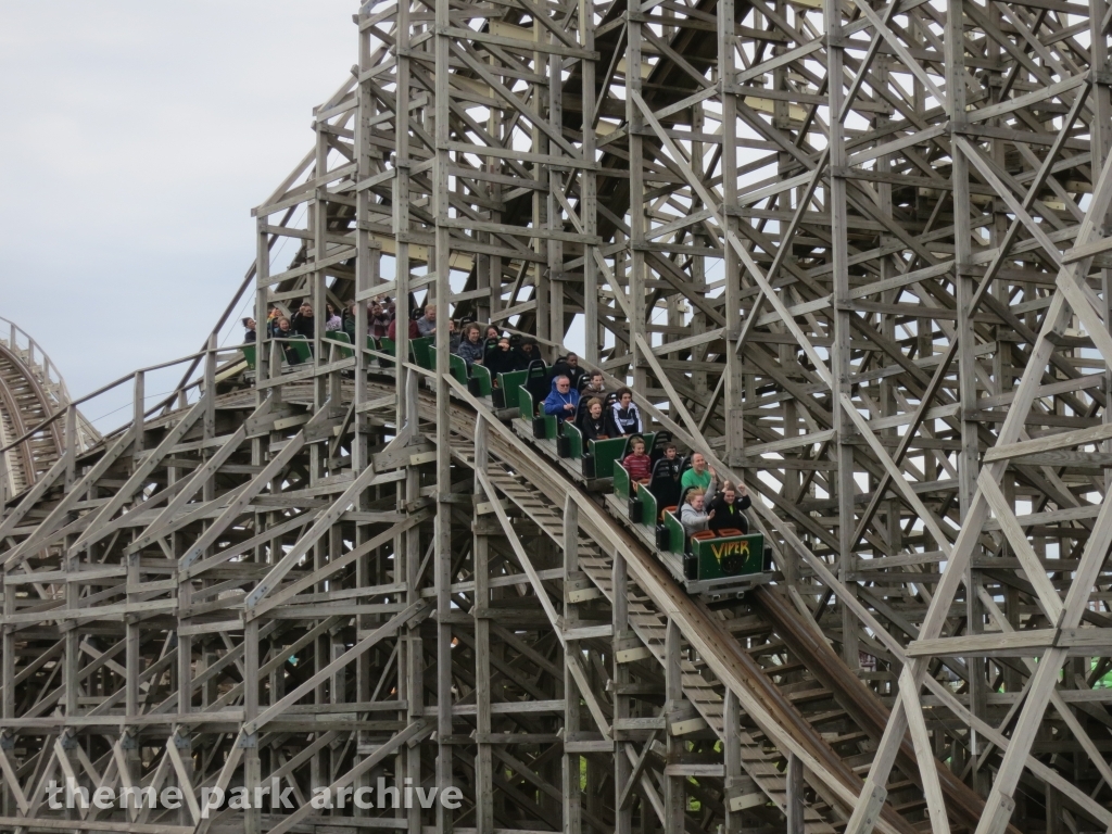 Viper at Six Flags Great America