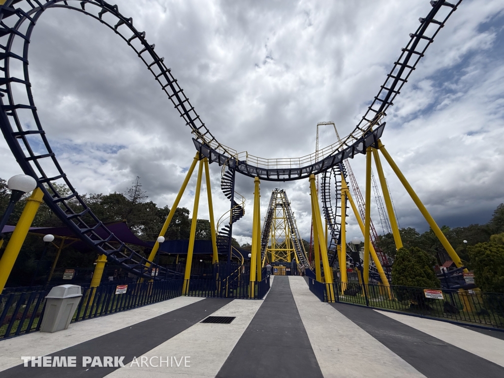 Batgirl Batarang at Six Flags Mexico