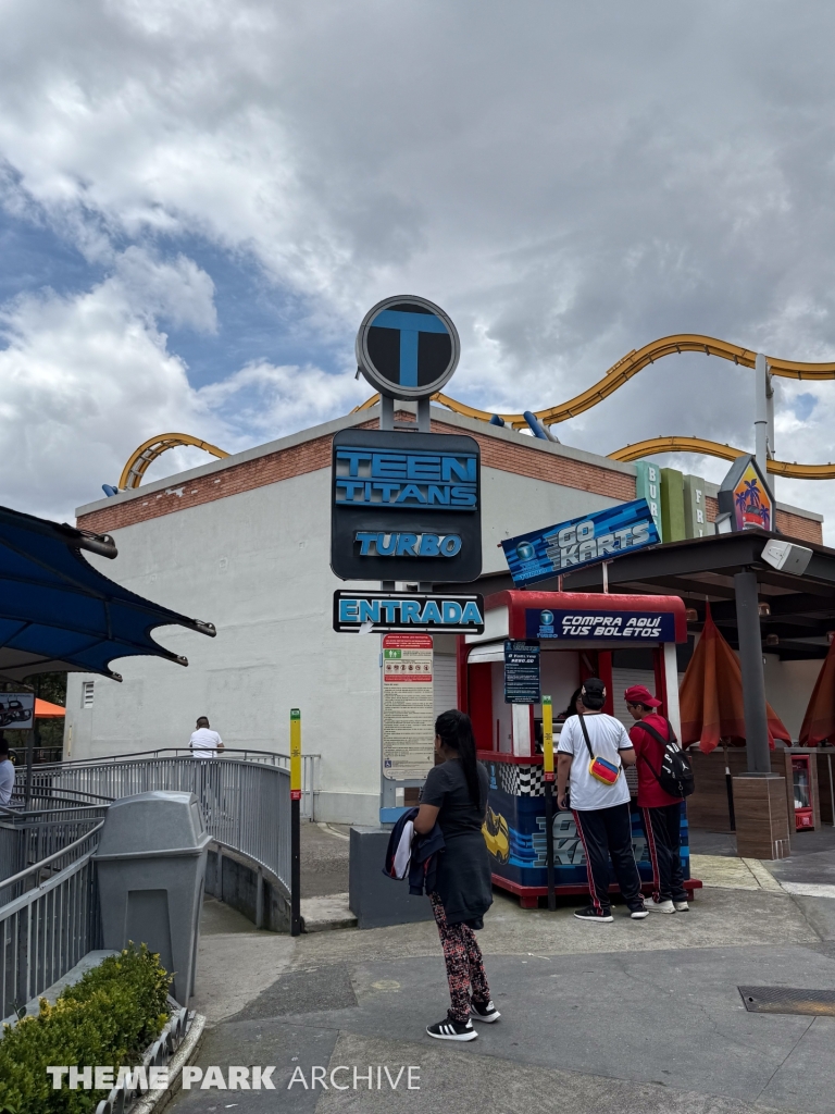 Teen Titans Turbo Go Karts at Six Flags Mexico