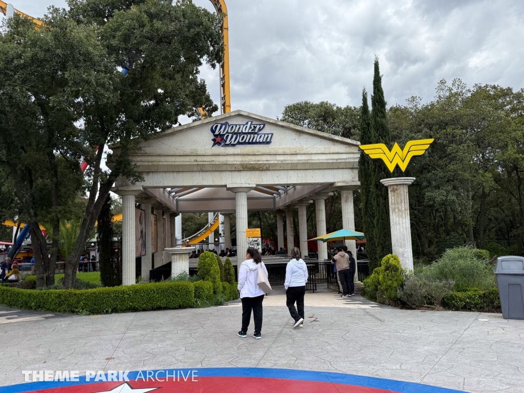 Wonder Woman Coaster at Six Flags Mexico