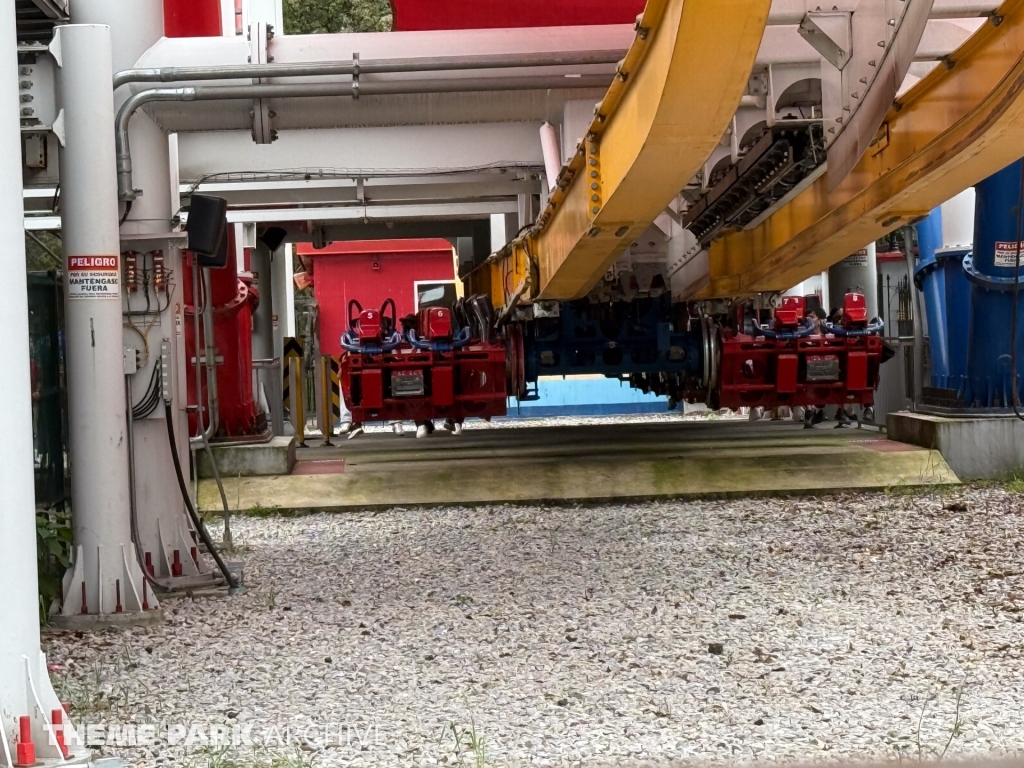 Wonder Woman Coaster at Six Flags Mexico