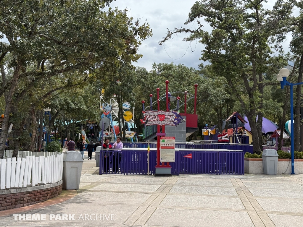 The Joker y Harley Quinn at Six Flags Mexico