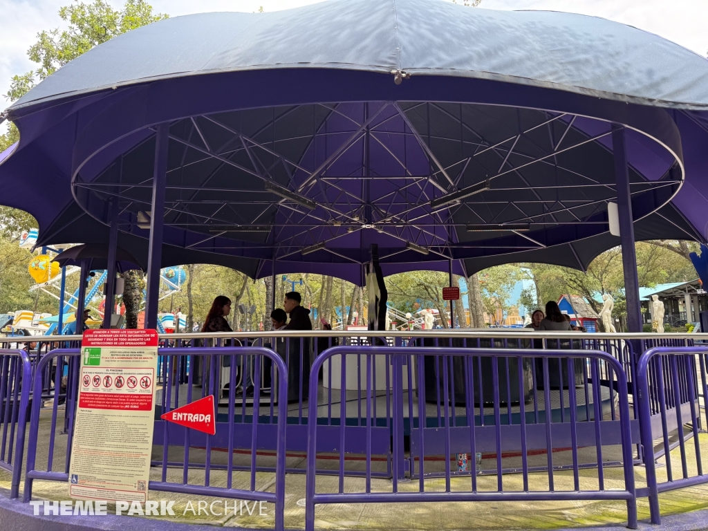 El Pinguino at Six Flags Mexico