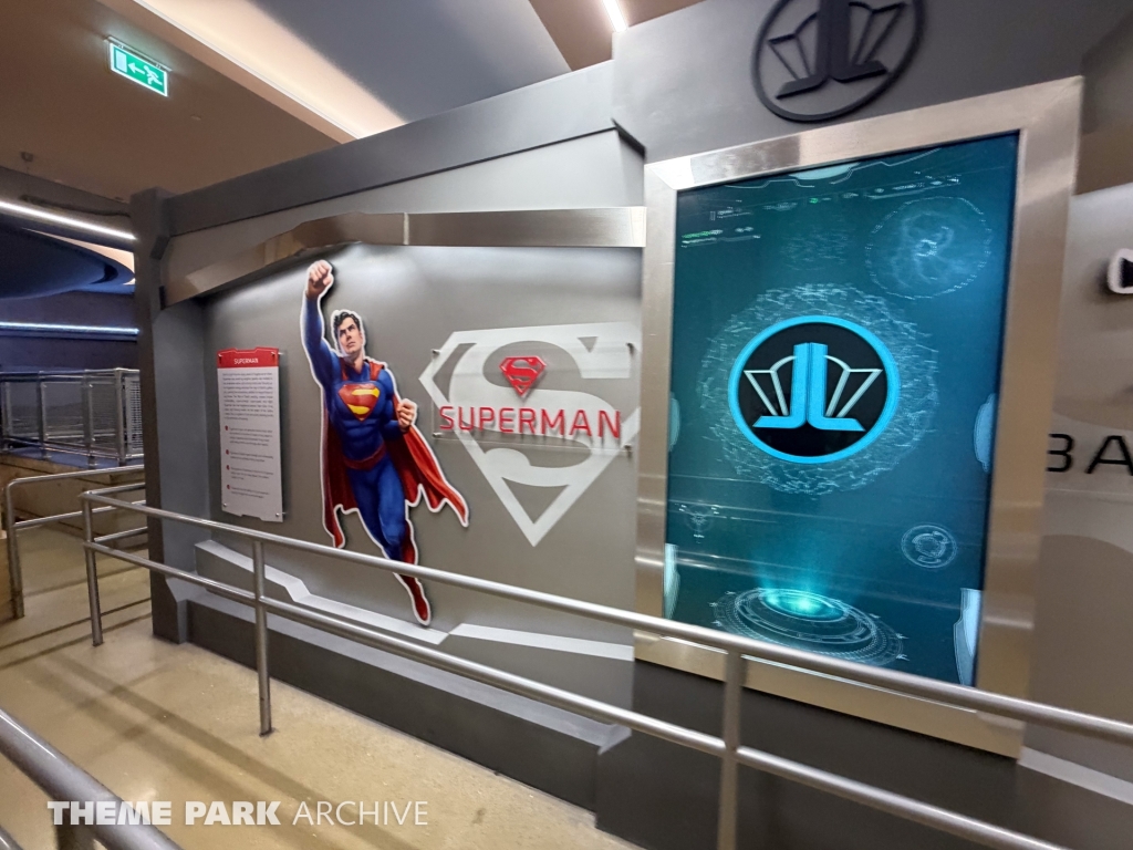 JUSTICE LEAGUE Warworld Attacks at Warner Bros. World Abu Dhabi