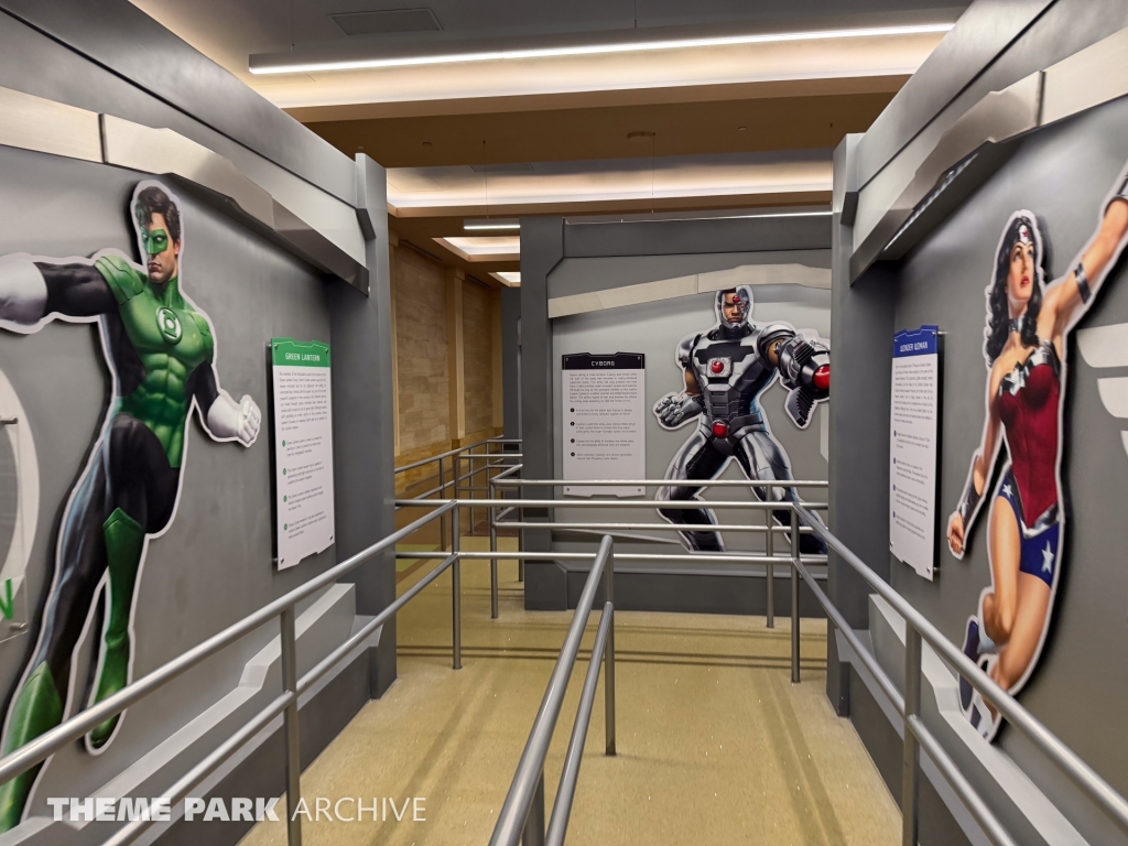 JUSTICE LEAGUE Warworld Attacks at Warner Bros. World Abu Dhabi