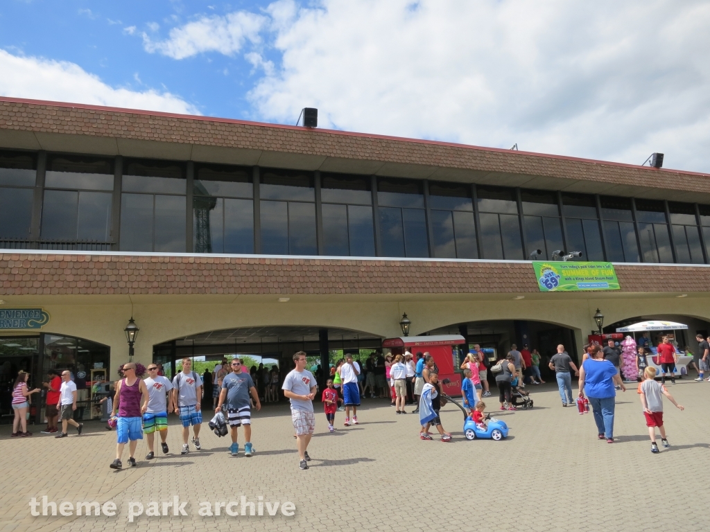 International Street at Kings Island