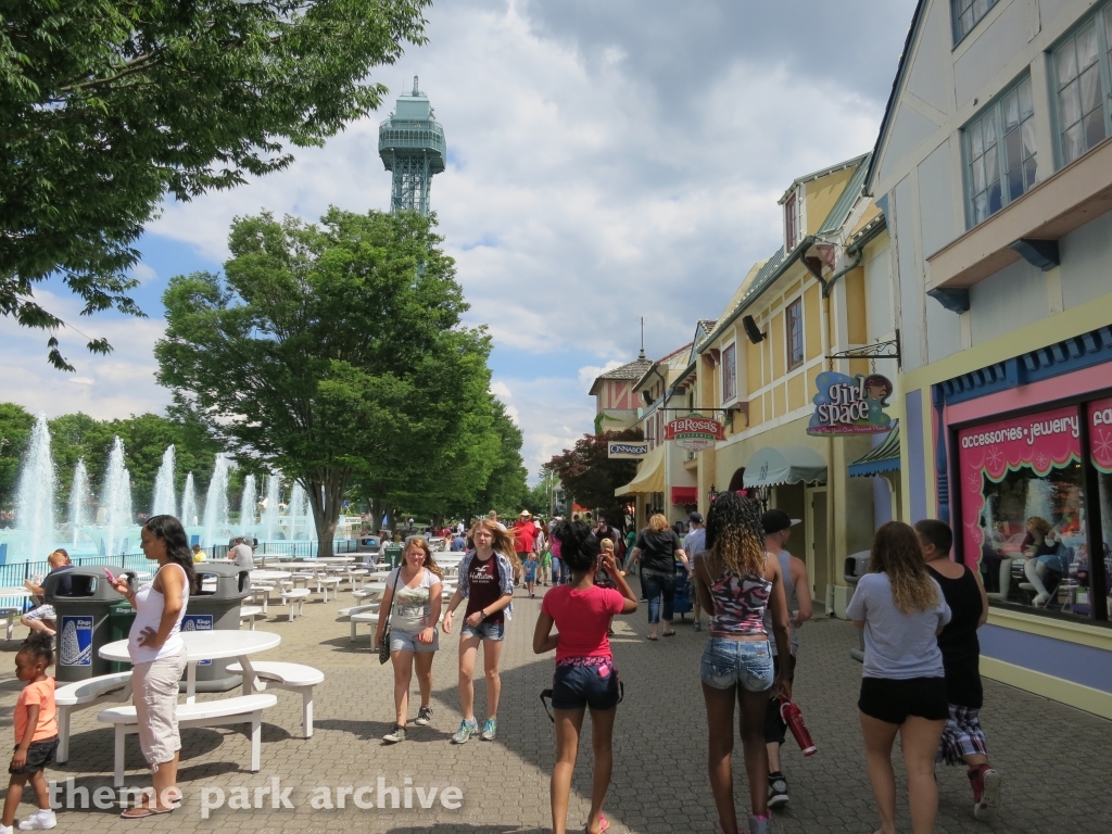 International Street at Kings Island