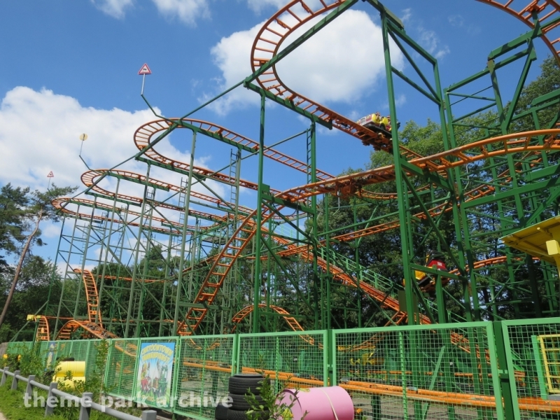 Holly's Wild Car Race at Holiday Park