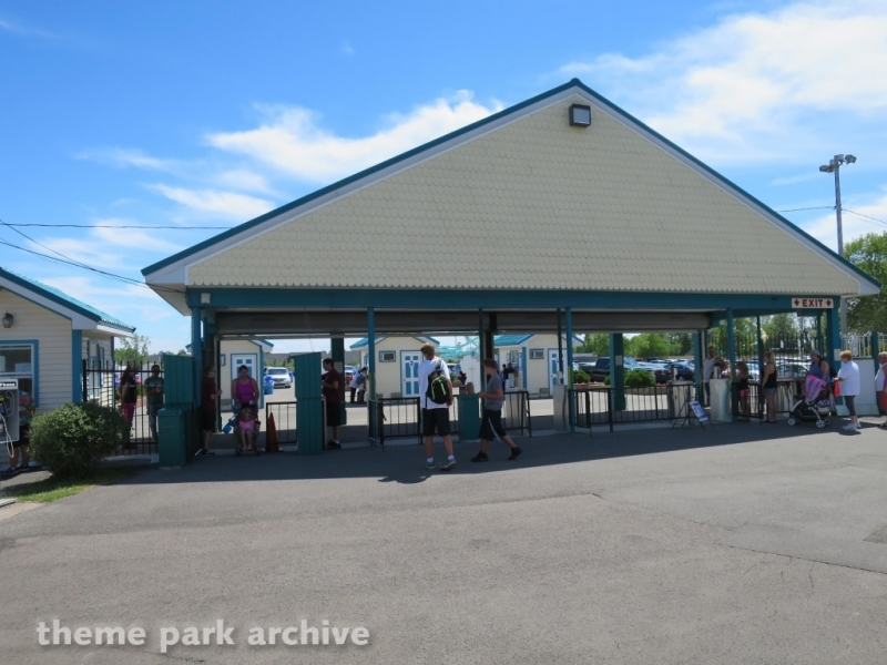 Entrance at Niagara Amusement Park and Splash World