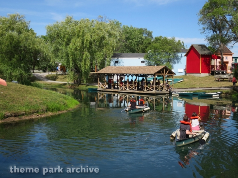 Canoes at Niagara Amusement Park and Splash World