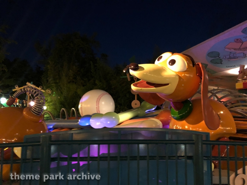Slinky Dog Zigzag Spin - Attraction Parc Walt Disney Studios