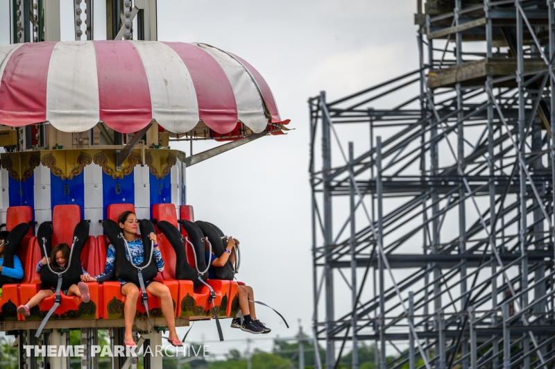 Parachute Drop at ZDT's Amusement Park