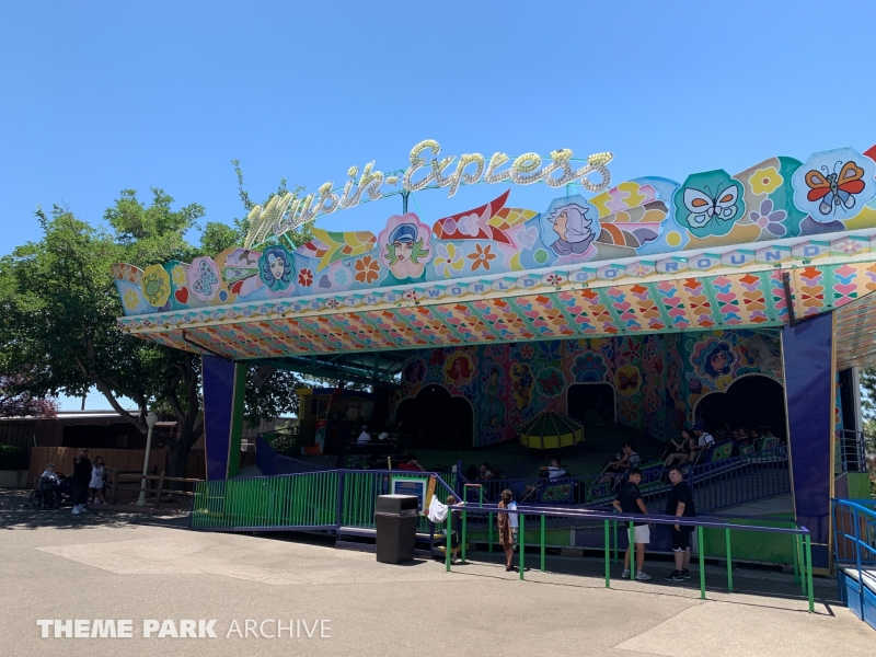 Musik Express at Cliff's Amusement Park