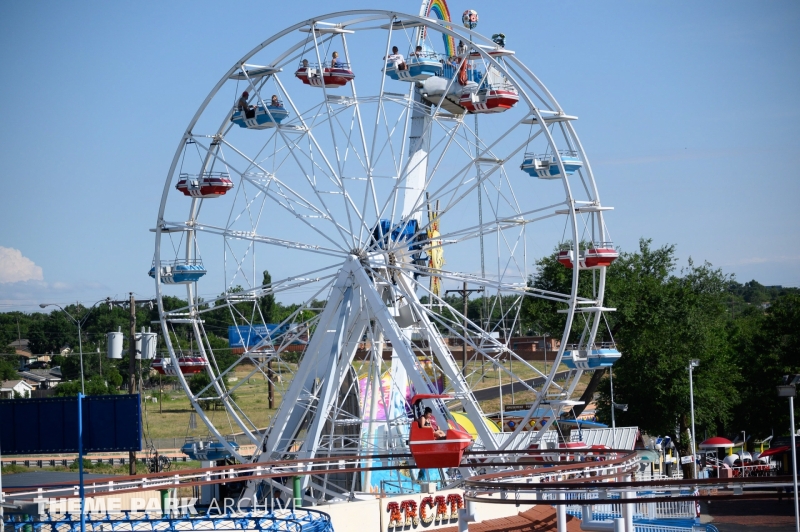 Wonder Wheel at Wonderland Amusement Park