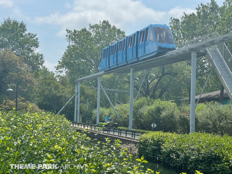 Monorail at Dutch Wonderland