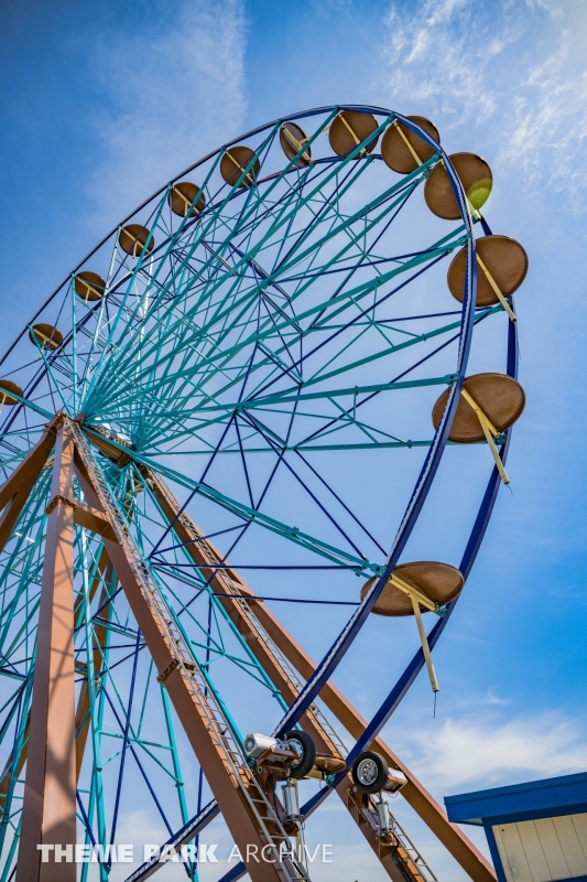Alzanu's Eye Ferris Wheel at Lost Island