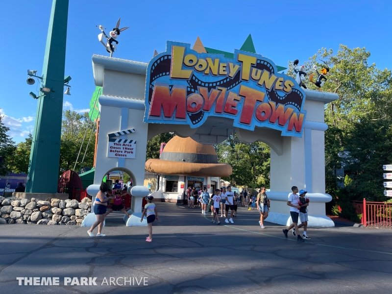 Looney Tunes Movie Town at Six Flags New England