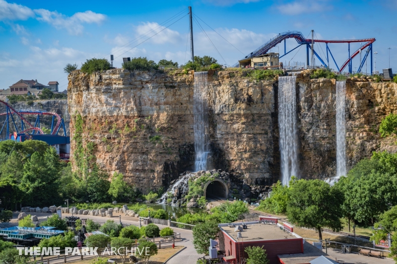 Crackaxle Canyon at Six Flags Fiesta Texas