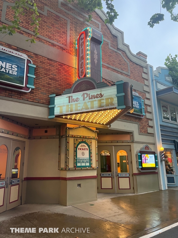 Pines Theatre at Dollywood