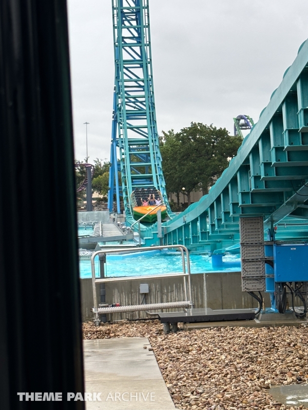 Aquaman: Power Wave at Six Flags Over Texas