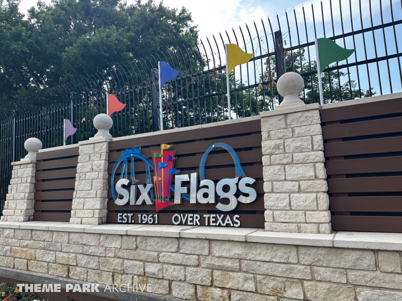 Entrance at Six Flags Over Texas