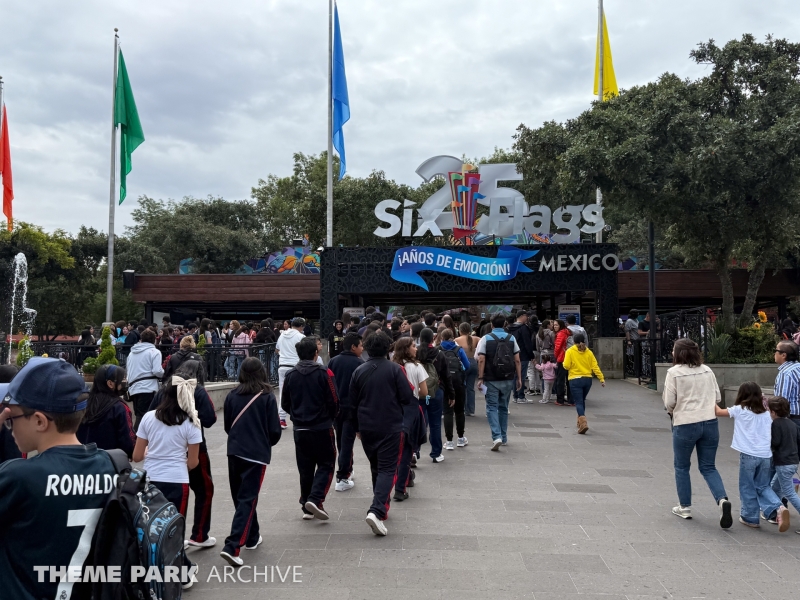 Entrance at Six Flags Mexico