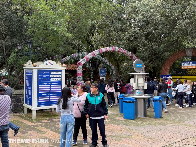 Entrance at Six Flags Mexico