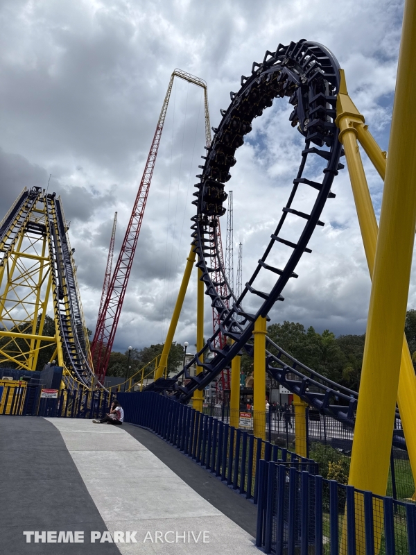 Batgirl Batarang at Six Flags Mexico