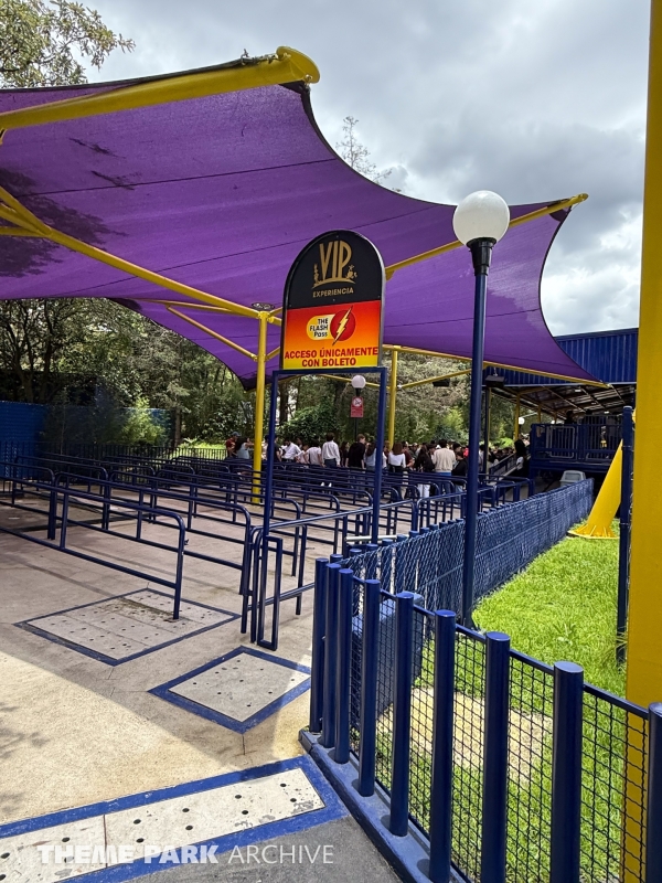 Batgirl Batarang at Six Flags Mexico