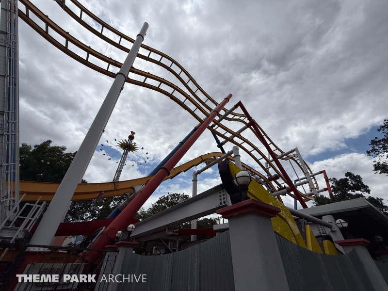 Wonder Woman Coaster at Six Flags Mexico
