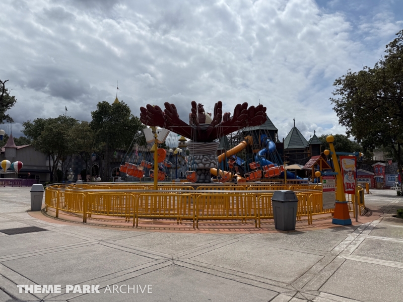 El Tornado de Taz at Six Flags Mexico