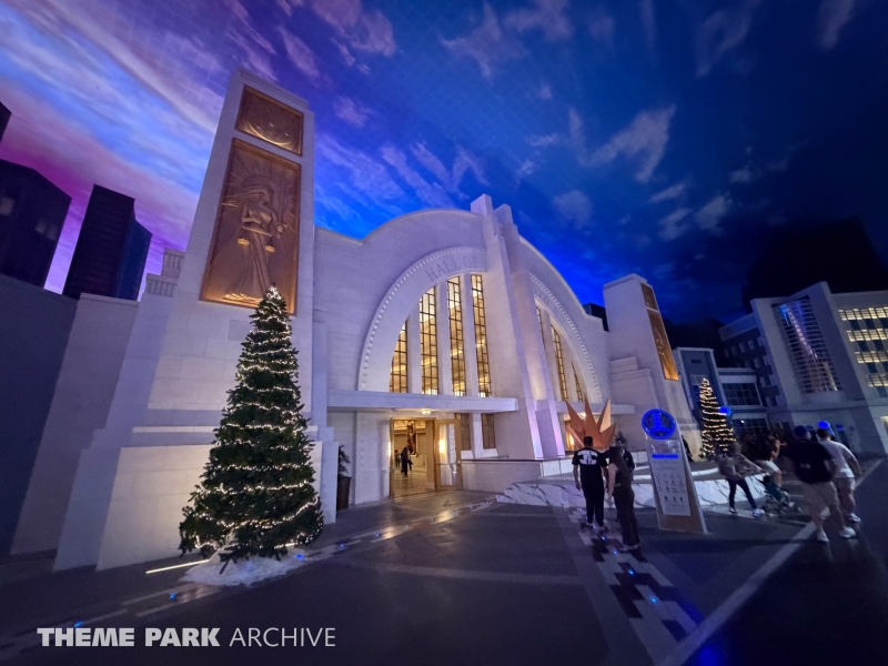 JUSTICE LEAGUE Warworld Attacks at Warner Bros. World Abu Dhabi