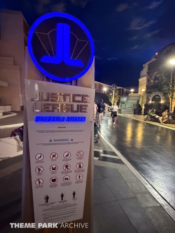 JUSTICE LEAGUE Warworld Attacks at Warner Bros. World Abu Dhabi