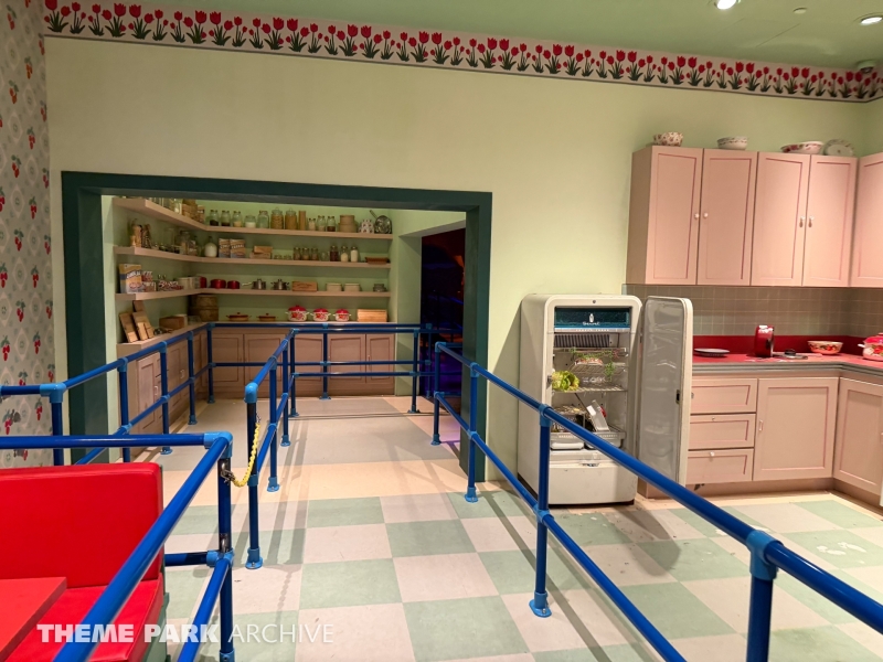 TOM AND JERRY Swiss Cheese Spin at Warner Bros. World Abu Dhabi