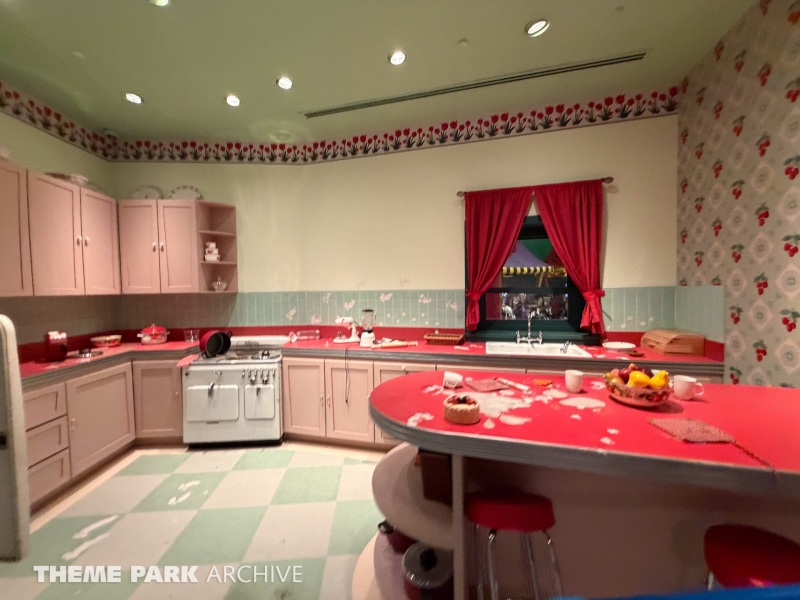 TOM AND JERRY Swiss Cheese Spin at Warner Bros. World Abu Dhabi