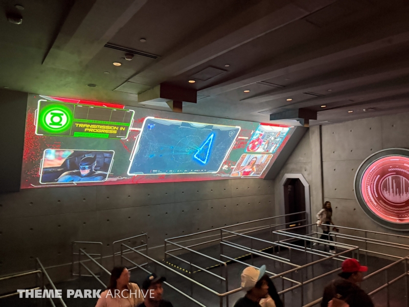 JUSTICE LEAGUE Warworld Attacks at Warner Bros. World Abu Dhabi