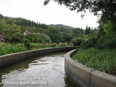 Rainbow Garden Round Boat Ride