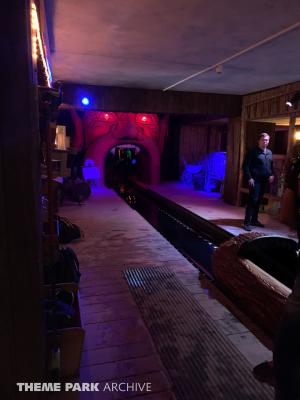 Wildwasserbahn Mit Geisterbahn